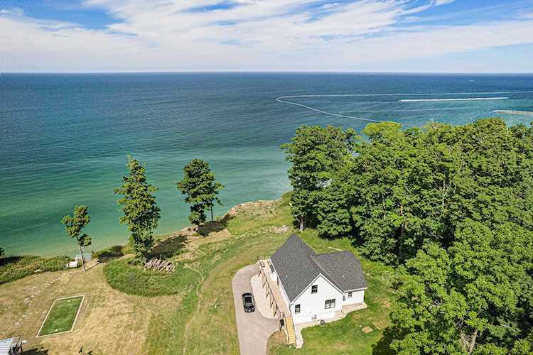 6511 W Summit Retreat Dr Ludington, MI 49431