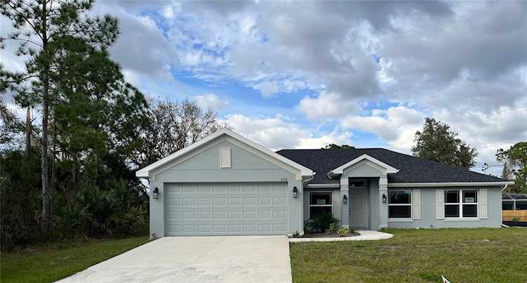6704 Rentscher Ave North Port, FL 34291