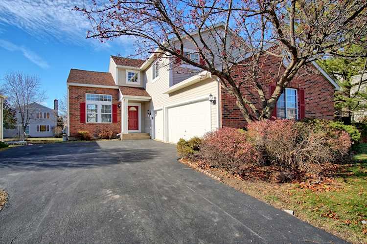 9022 Hillcrest Ln Woodridge, IL 60517