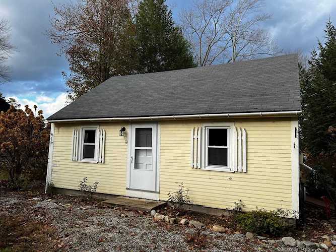 10 Simes Rd Kingston, NH 03848