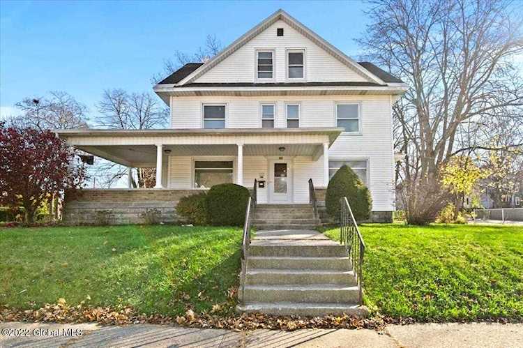 836 Plymouth Ave Schenectady, NY 12308