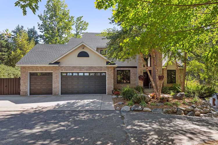 6667 Orchard Ridge Trail Woodbury, MN 55129