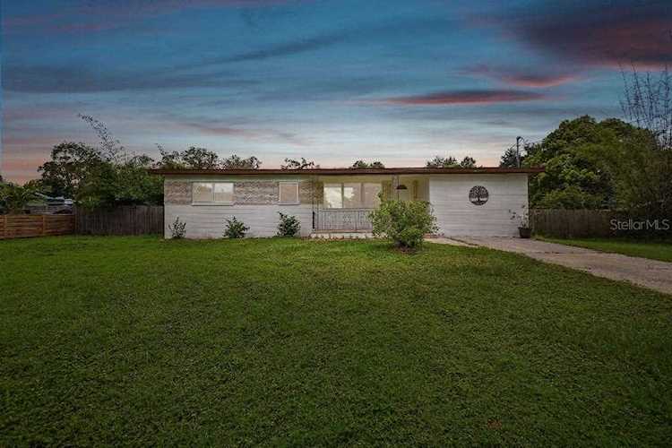 2010 Lee Dr Valrico, FL 33594