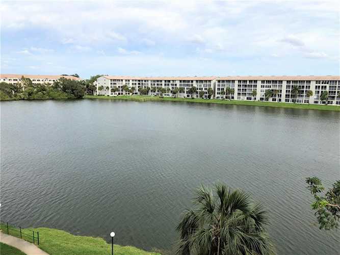 3829 Lake Bayshore Dr #511 Bradenton, FL 34205