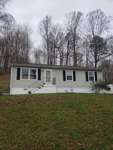 2476 Haymakertown Troutville, VA 24175