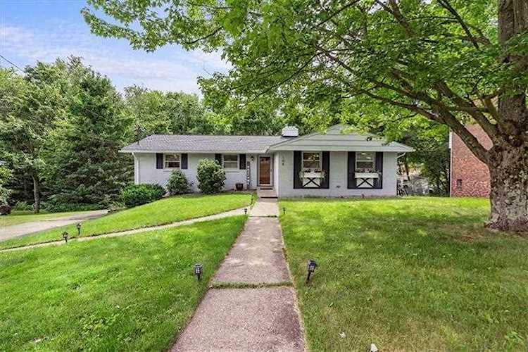 108 S Jamestown Rd Coraopolis, PA 15108