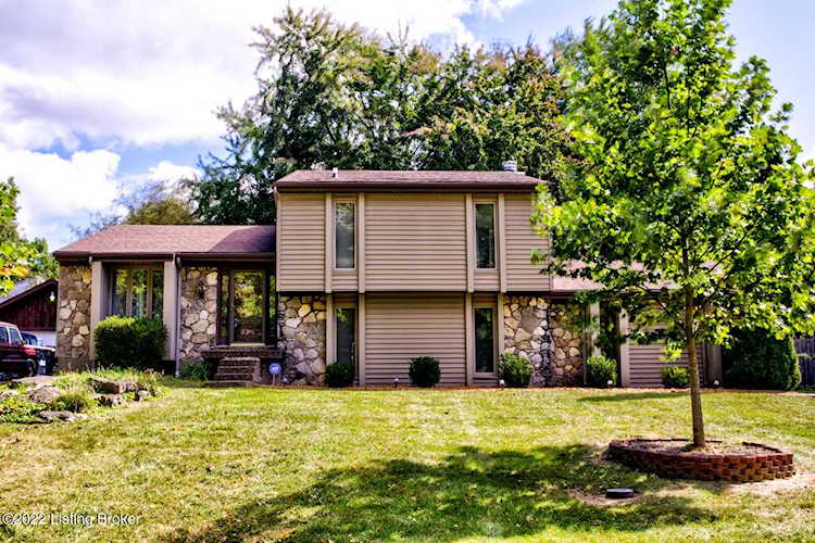 4613 Yocumshire Dr, Jeffersontown, KY 40299 - Nottingham Hills $255,000 Photo 1