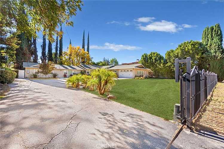 23026 Calvert St Woodland Hills, CA 91367