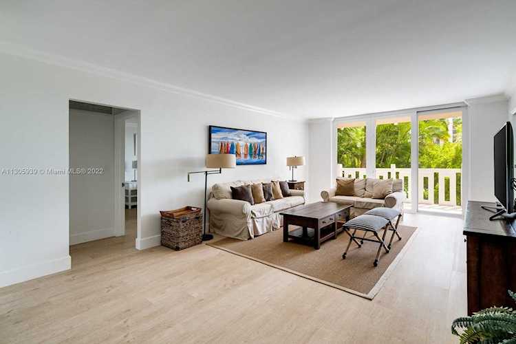 1121 Crandon Blvd #D206 Key Biscayne, FL 33149