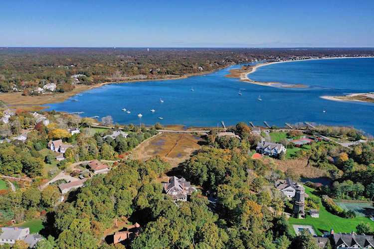 408 Wianno Avenue Osterville, MA 02655