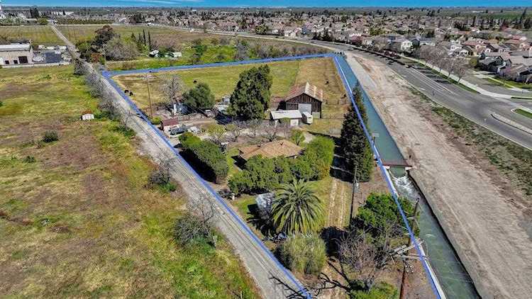 810 Warren Ripon, CA 95366