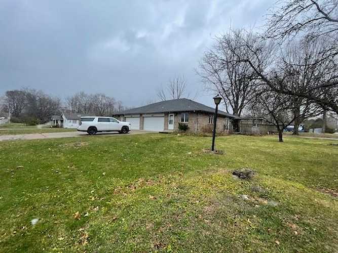 2105 Country Club Rd Indianapolis, IN 46234 | MLS 21894356 Photo 1