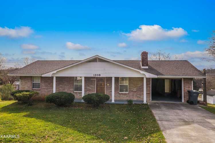 1309 Hilltop Rd Dandridge, TN 37725