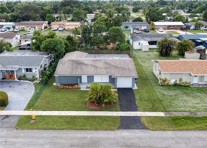 6560 NW 29th Ct Sunrise, FL 33313