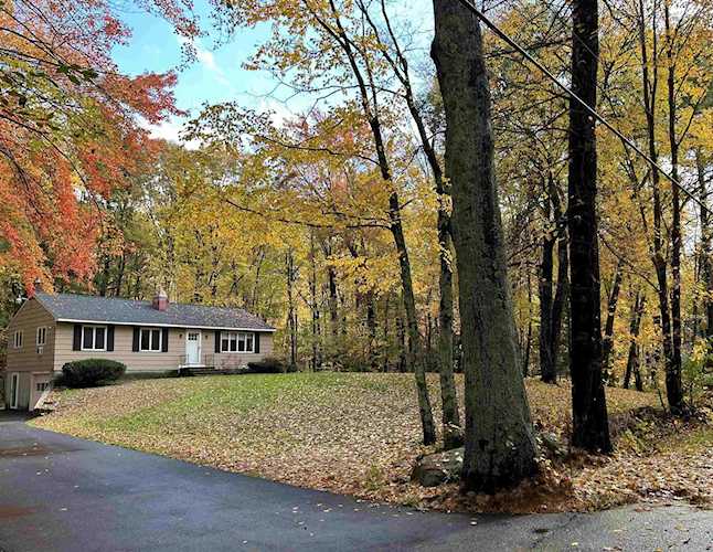 Bean Group | 17 Stratham Ln Greenland 03840 NH | home for sale Photo 1
