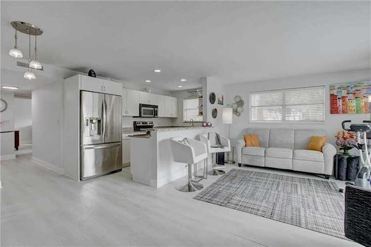 2715 NE 49th St #208 Fort Lauderdale, FL 33308