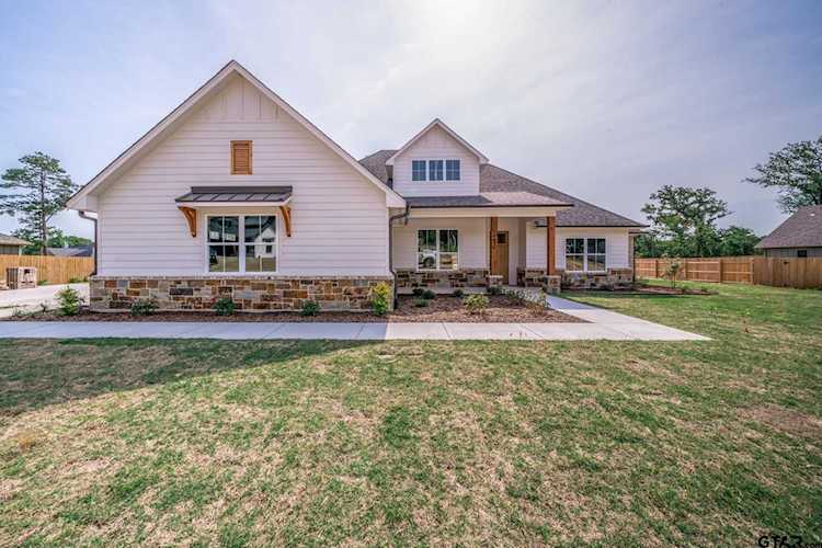 14824 Woodland CreekinLindaleTX Photo 1