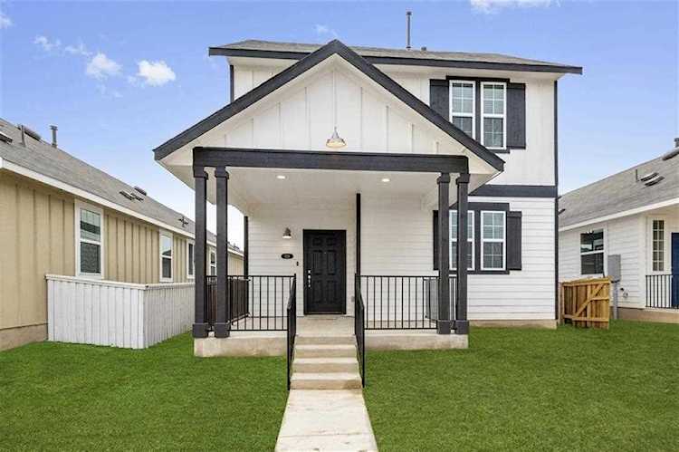 424 Hortus DR Kyle, TX 78640
