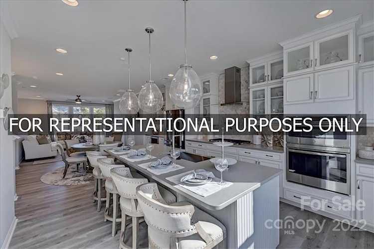 4004 Hidden Oaks Dr Charlotte, NC 28205