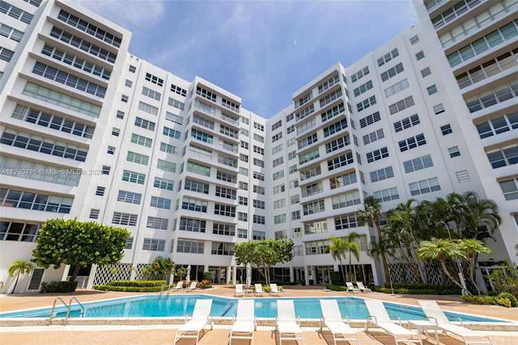 9100 W Bay Harbor Dr #10B Bay Harbor Islands, FL 33154