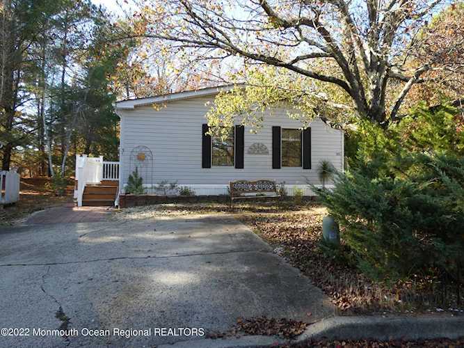 35 Oak Tree Ln Manahawkin, NJ 08050