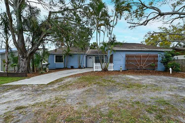 2115 Upton Ave Sarasota, FL 34232