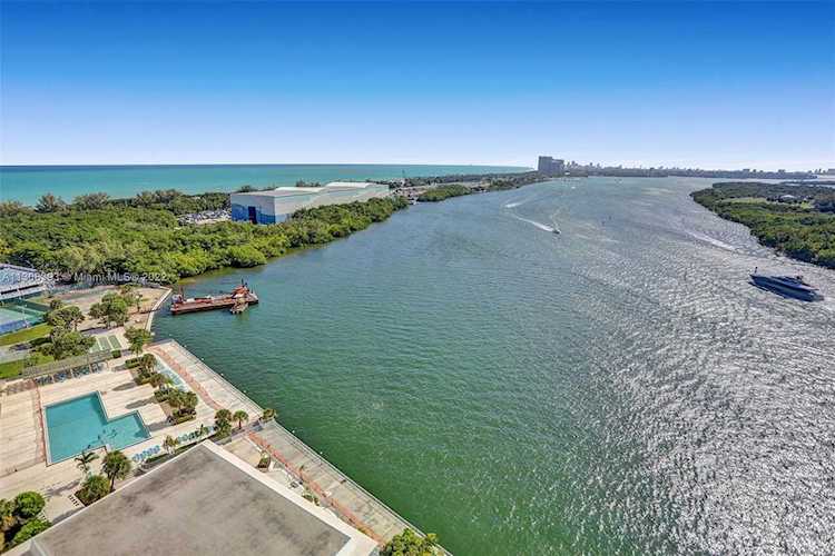500 Bayview Dr #1930 Sunny Isles Beach, FL 33160