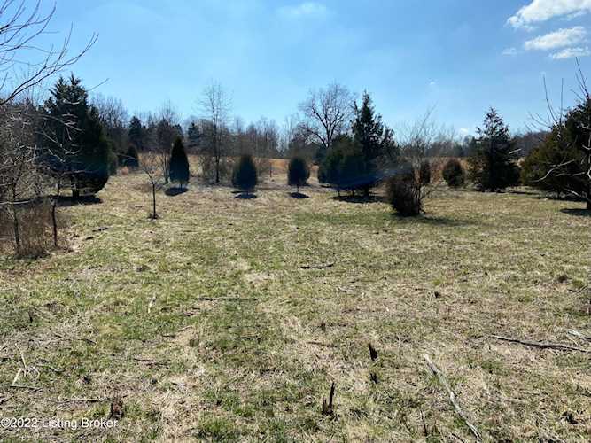 002 White Ln Cecilia, KY 42724