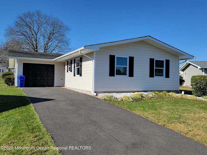 159 Clay Circle Brick, NJ 08724