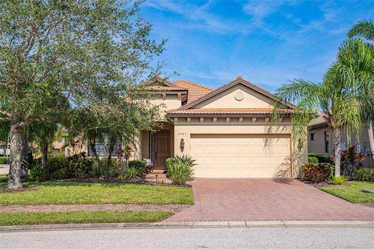 3707 80th Dr E Sarasota, FL 34243