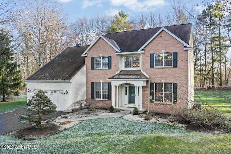 4 Plantation Crst Clifton Park, NY 12065