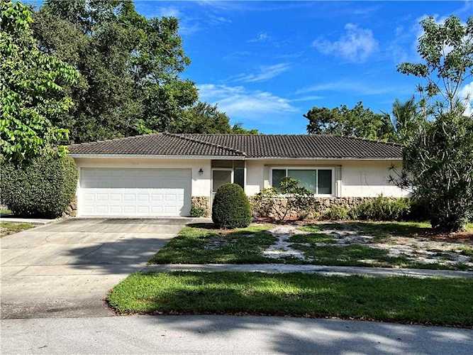 900 NW 9th Way Boca Raton, FL 33486