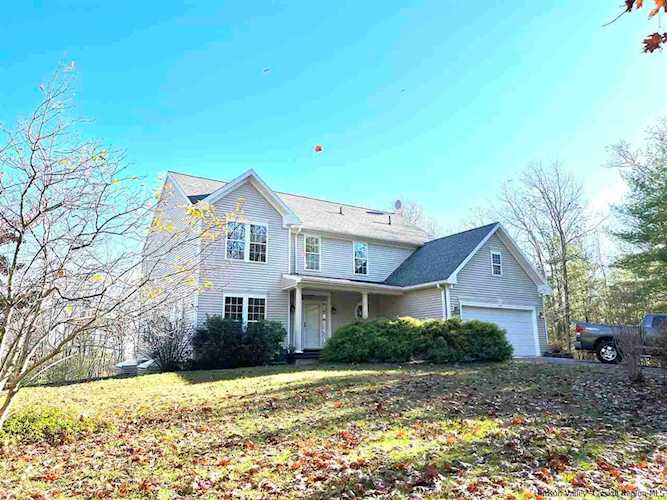 55 Windwood Ln Woodstock, NY 12498