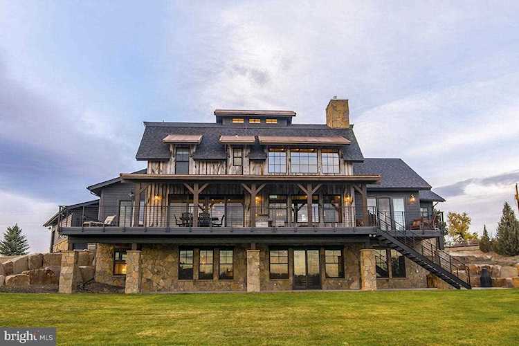 18480 Water Lily Ln Round Hill, VA 20141