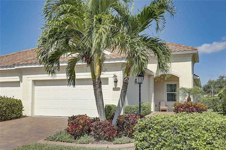 6910 Playa Bella Dr Bradenton, FL 34209