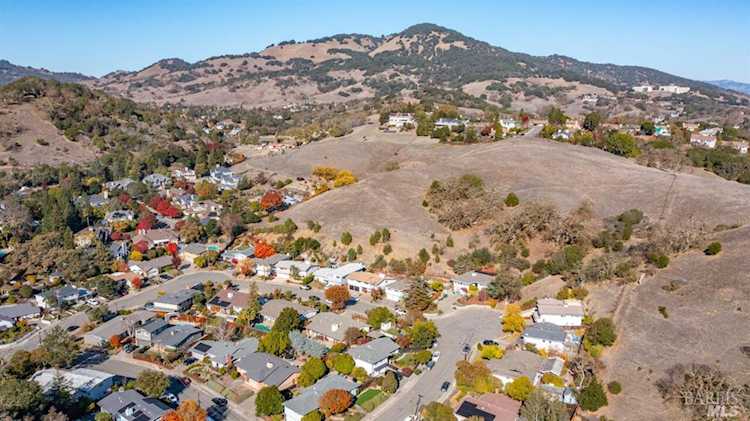 25 Sunnyhill Road Novato, CA 94945