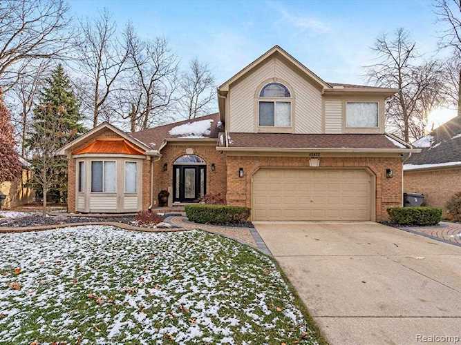 43472 Herring Clinton Township, MI 48038