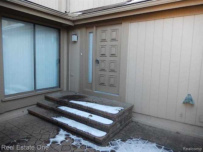 5208 Richard Run West Bloomfield, MI 48322