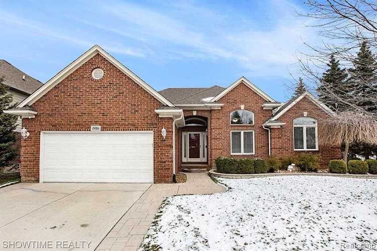 49084 Kilkenny Macomb, MI 48044