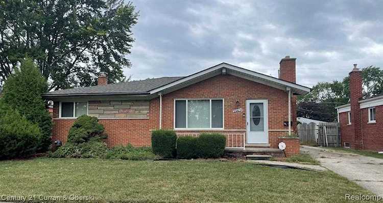 26807 Fairfield Warren, MI 48089