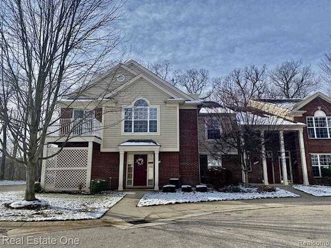 1704 Deepwood, Rochester, MI 48307 in Parkdale Forest Condo|Oakland MLS# 60174950 Photo 1