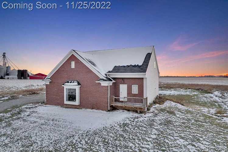 8303 S Van Dyke Marlette, MI 48453