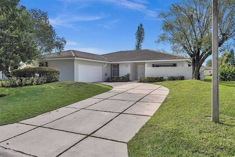 1813 NW 83rd Dr Coral Springs, FL 33071