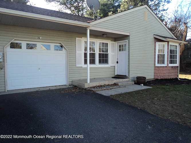 16 Amesbury Rd Whiting, NJ 08759