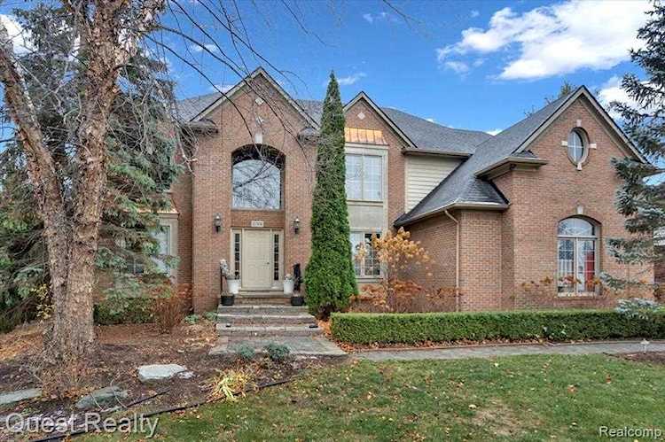 2196 Kingscross Shelby Twp, MI 48316