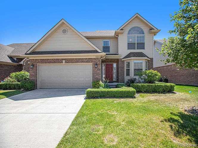 20886 Knobs Hollow Macomb, MI 48044