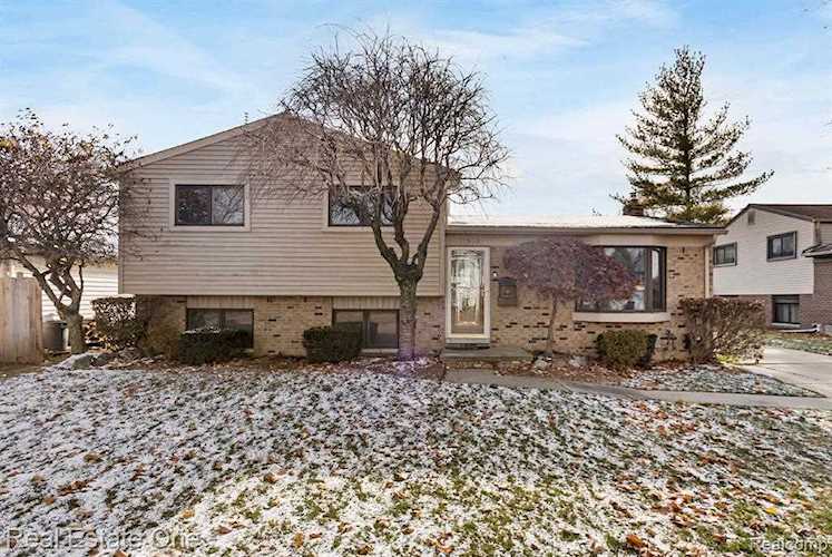 11680 Bora Sterling Heights, MI 48312