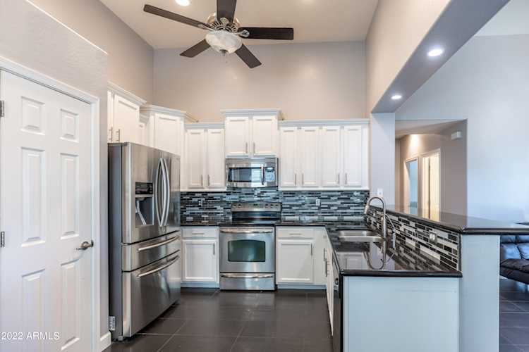 3916 E Branham Lane Phoenix, AZ 85042
