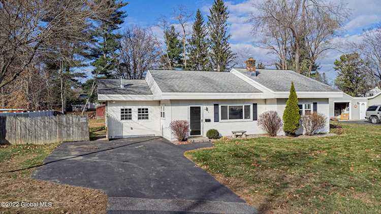 5 Lee Ave Schenectady, NY 12303