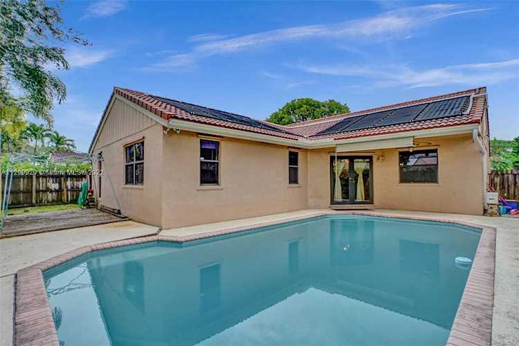 6271 Gauntlet Hall Lane Davie, FL 33331